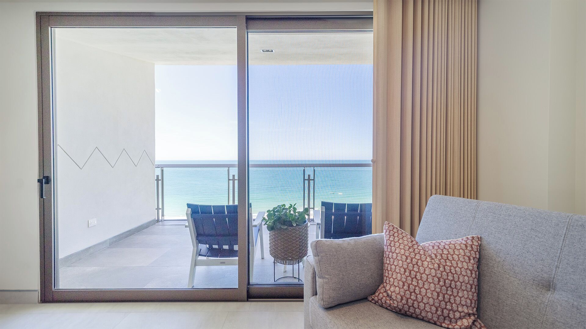 Smart TV, books, stereo