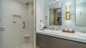 Dusche, Haartrockner, Handtücher