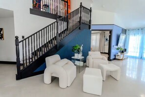 المنشأة من الداخل