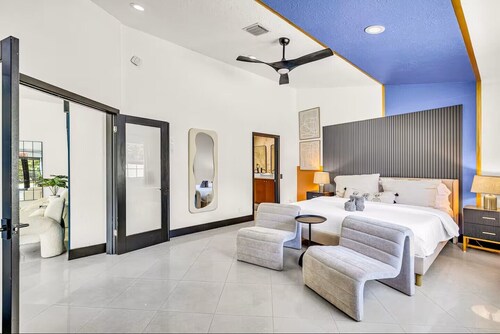 Luxury Oasis for 11: Pool & Games, 15 Min to Beach