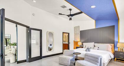 Luxury Oasis for 11: Pool & Games, 15 Min to Beach