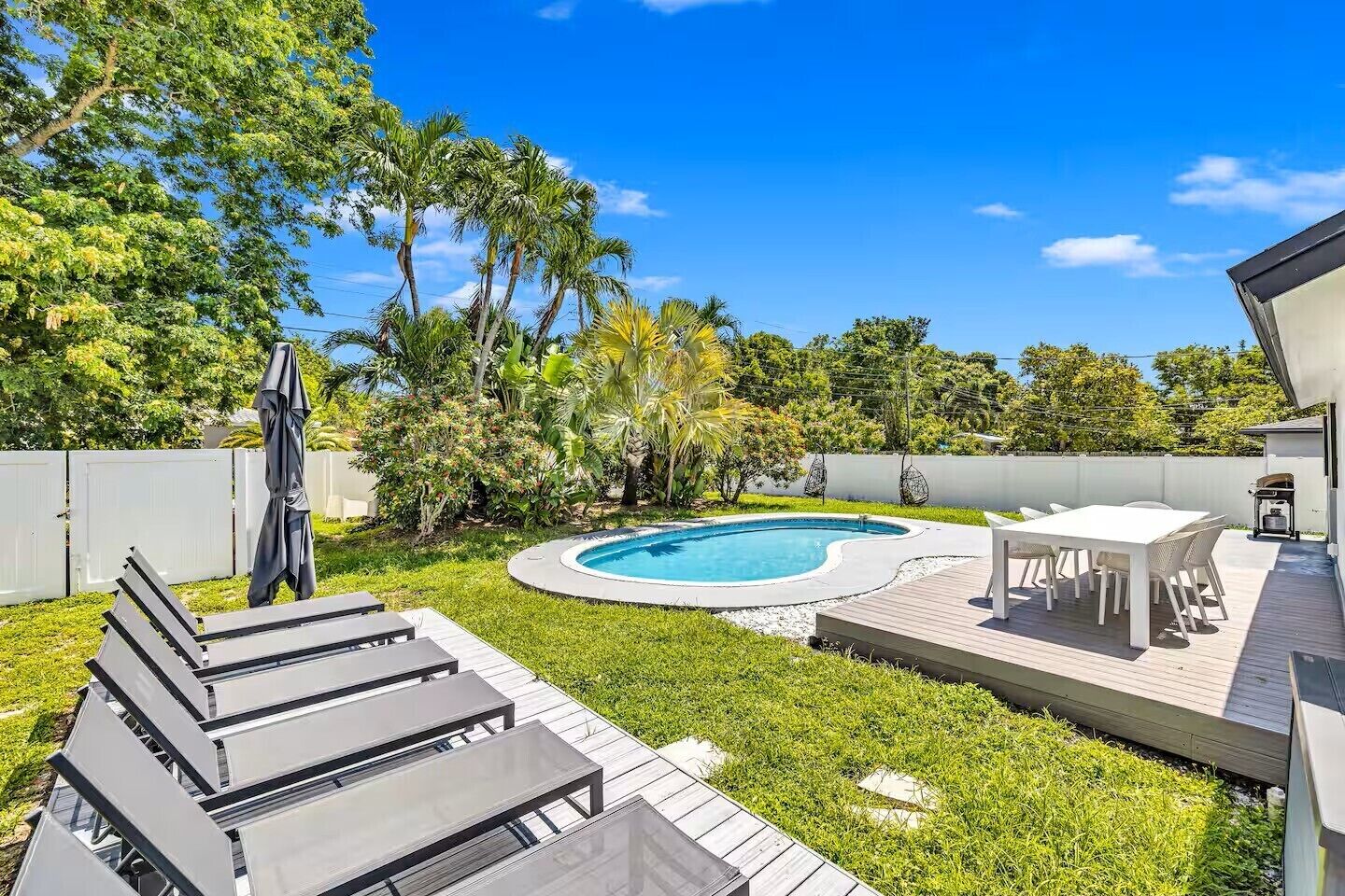 屋外ダイニングエリア