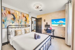 4 bedrooms, in-room safe, desk, iron/ironing board