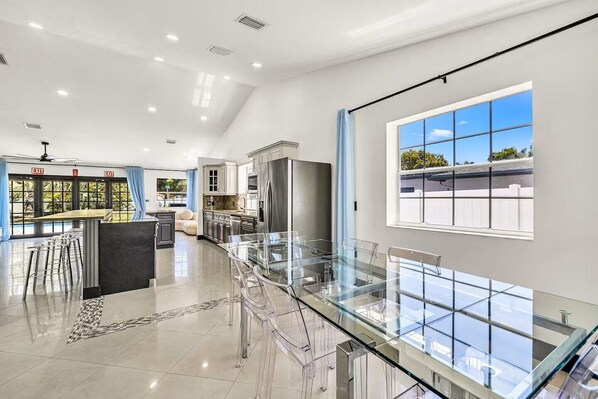 Dining - Luxury Oasis for 11: Pool & Games, 15 Min to Beach (Fort Lauderdale)