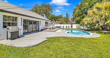 Spacious Oasis with Pool, Games & Room for 11