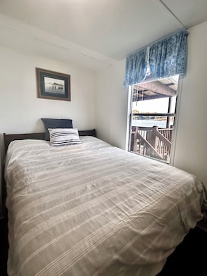 2 bedrooms, free WiFi, bed sheets - Lakefront home with covered boat dock on Lake Secession in Abbeville, SC. (Abbeville)