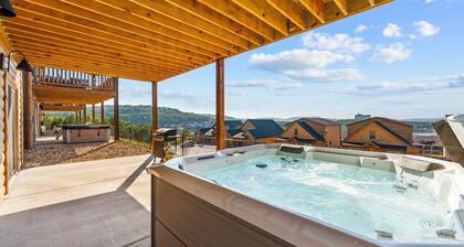 Log Cabin with Gorgeous Table Rock Views-Free Attraction Tickets-Pvt Hot Tub & Firepit-Lake Access