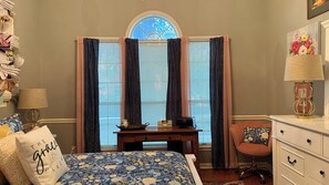 4 slaapkamers, een strijkplank/strijkijzer, wifi, beddengoed