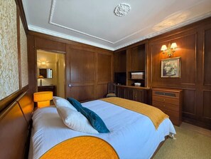 3 chambres, fer et planche à repasser, lit de bébé portatif