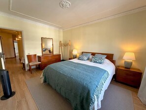 3 bedrooms, iron/ironing board, travel crib, free WiFi