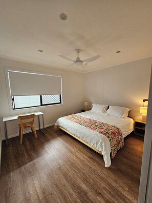 2 habitaciones, escritorio, tabla de planchar con plancha y wifi gratis