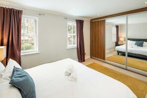 2 bedrooms, iron/ironing board, WiFi, bed sheets - Spacious 2 Bed Flat with Garden for up to 6 (Greater London)
