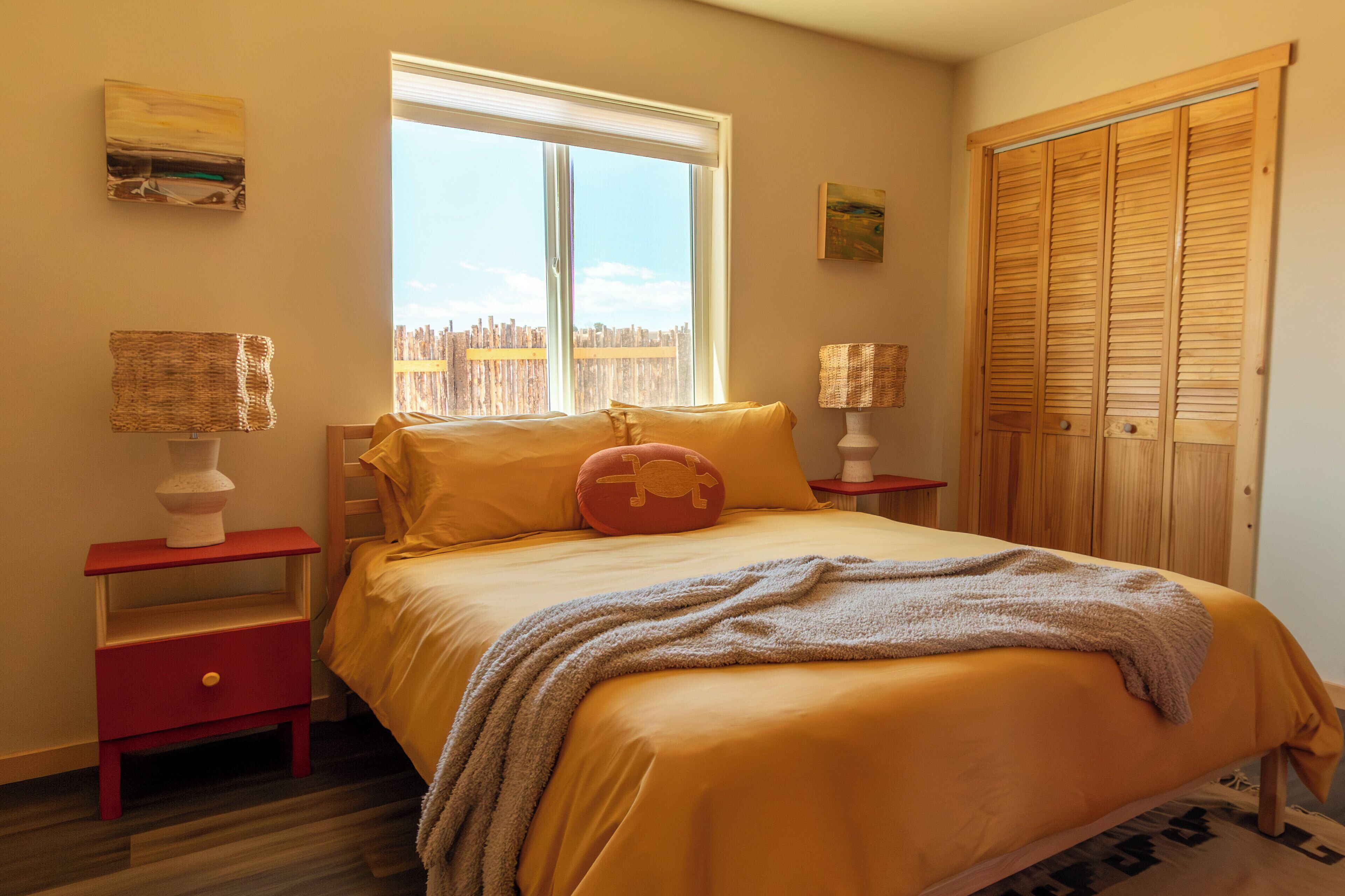 2 habitaciones, tabla de planchar con plancha, wifi y ropa de cama 