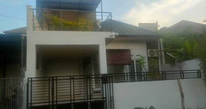 Lovely 3-bedroom house with AC in Mataram