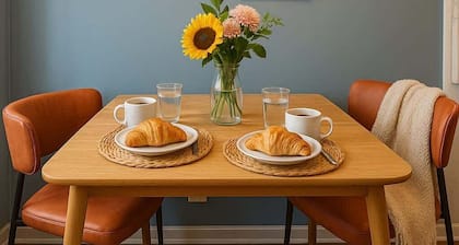 Sleeps 5 | Peaceful | King Bd | Walk Score 98