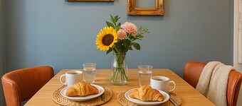 Sleeps 5+Floriographic+King Bd Loft+Walk Score 98