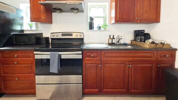 Micro-ondes, four, plaque de cuisson