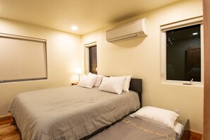 1 bedroom, desk, free WiFi, bed sheets