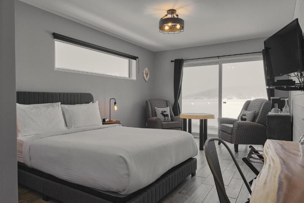 客房内保险箱、隔音、免费 WiFi