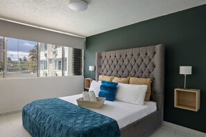 Iron/ironing board, travel crib, WiFi, bed sheets - Brisa Marina 2BDR Pool Parking Beachside (Isla Verde)