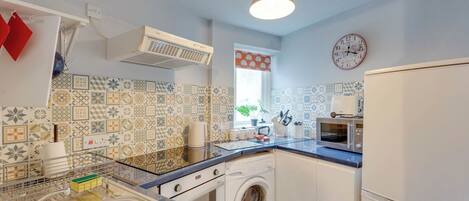 Fridge, microwave, oven, cookware/dishes/utensils