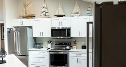 Blue Anchor- 8 bedrooms with indoor pool and movie theater