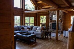 TV, fireplace, table tennis - Splash Mountain 7 bedrooms with indoor pool & mountain view (Garrett County)