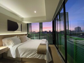 2 bedrooms, desk, iron/ironing board, travel cot - geko| Rice_ 2BR in the heart of San Isidro (San Isidro)