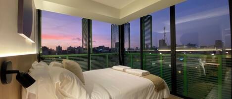 2 bedrooms, desk, iron/ironing board, travel cot