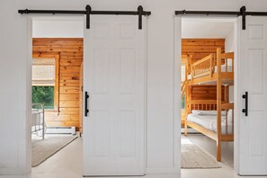 2 多间卧室、免费 WiFi、床单