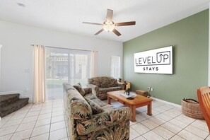 TV - Resort stay~Pool Access~Peaceful Retreat~Balcony (Kissimmee)