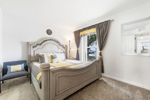4 bedrooms, desk, iron/ironing board, travel crib