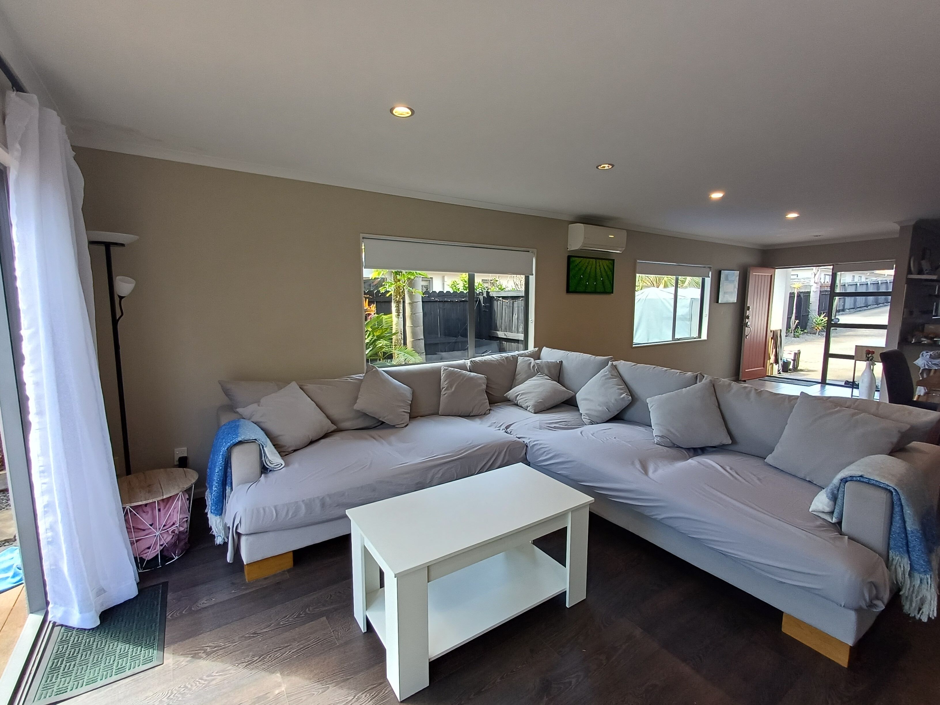 Smart TV, DVD player, books, stereo