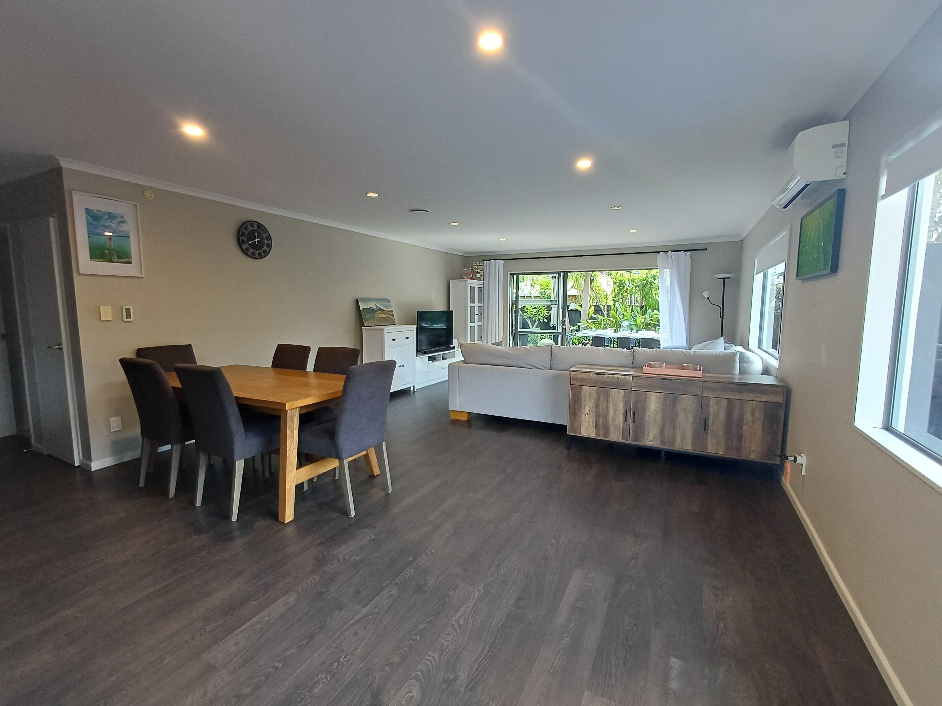 Smart TV, DVD player, books, stereo