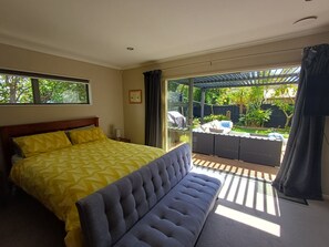 4 Schlafzimmer, Schreibtisch, Bügeleisen/Bügelbrett, WLAN