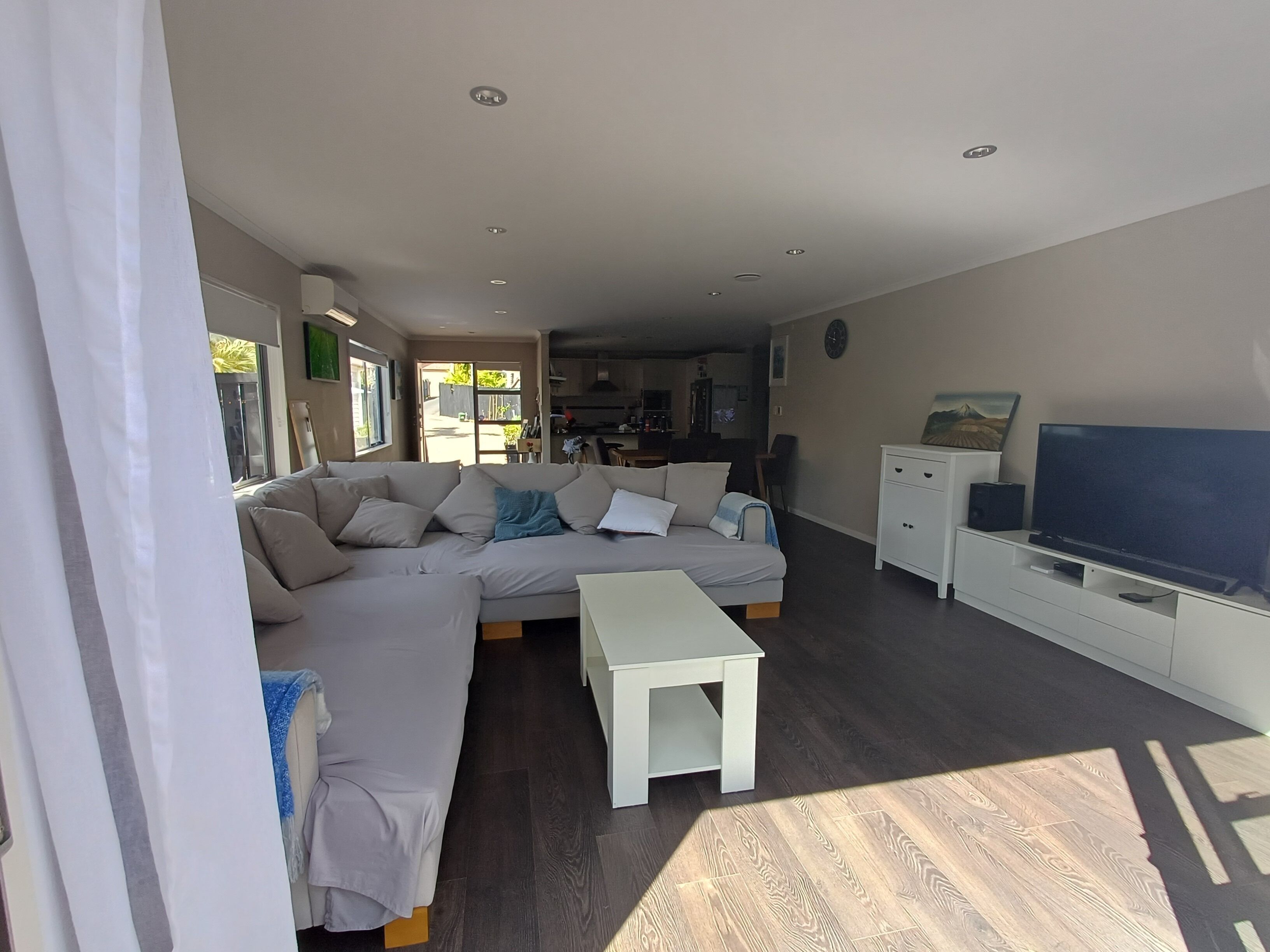 Smart TV, DVD player, books, stereo