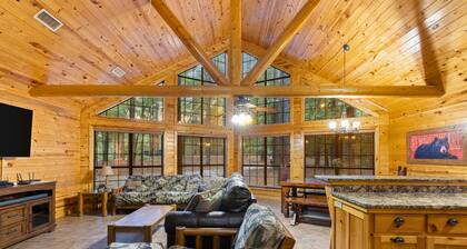 3 Cabins | Sleeps 20 | 7 Bedrooms | Disc Golf