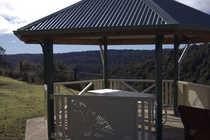 Property grounds - Relax in privacy. Explore the beauty of Waratah, The Tarkine & Cradle Mountain. (Waratah)