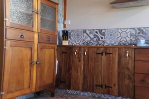 Interior - Relax in privacy. Explore the beauty of Waratah, The Tarkine & Cradle Mountain. (Waratah)