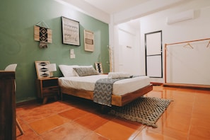 Basic Room | Premium bedding, free WiFi, bed sheets - Hotel Posada Girasol (Puerto Escondido)