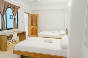 Comfort Room | Premium bedding, free WiFi, bed sheets - Hotel Posada Girasol (Puerto Escondido)