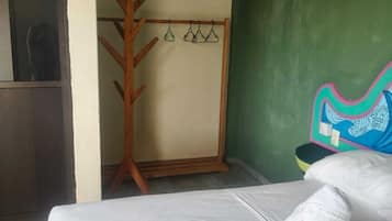 Standaard kamer, 1 twee- of 2 eenpersoonsbedden, 1 queensize bed, balkon, uitzicht op de stad | Een bureau, gratis wifi