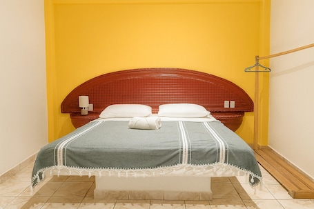 ๋น์ฆ๋์ค๋ฃธ | ๊ณ ๊ธ ์นจ๊ตฌ, ๋ฌด๋ฃ WiFi, ์นจ๋ ์ํธ