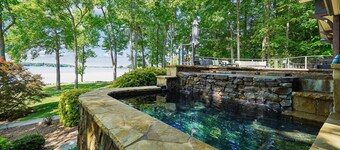 Paradise Peninsula - Luxurious Home w pool, hot tub, beach, kayaks