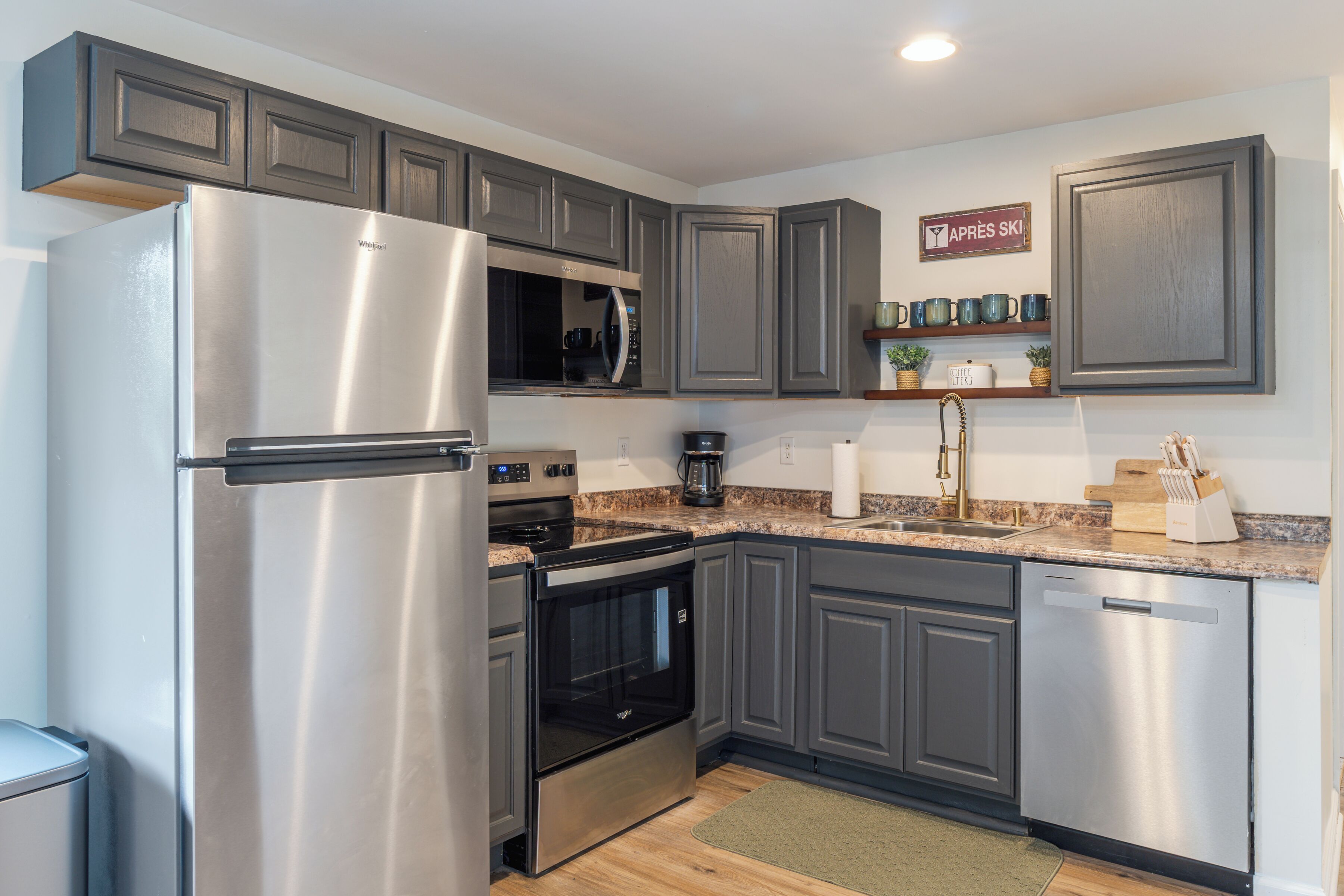 Microonde, forno, piano cottura, lavastoviglie