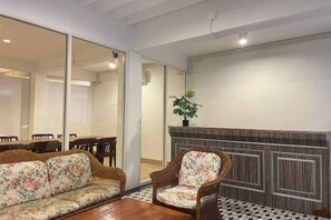 Unclassified image, 4 of 20, button - Central Pattaya Hostel (Pattaya)