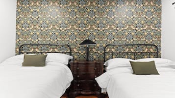 3 bedrooms, desk, iron/ironing board, travel cot