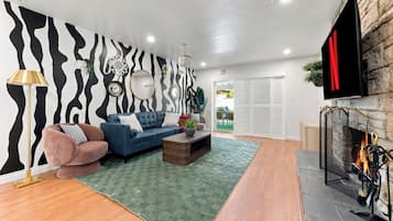 Smart TV, tenis de mesa, biblioteca musical y videoteca