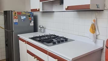 Comfort Double Room, City View | Private kitchen | Stovetop, cookware/dishes/utensils