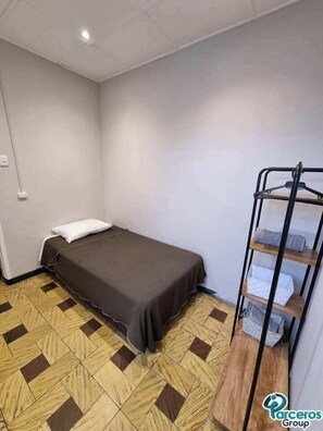 Laptop workspace, blackout drapes, iron/ironing board, free WiFi